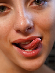 Naomi Woods Khaleesi On Drugs