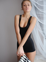 Wonderful dark blonde cutie flashes for camera her assets in the way that is really marvelous. Simple, sweet, sexy and horny, this teen is the one.