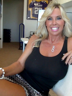 Nude Chicks Pussy Wifey